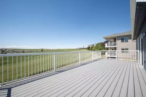 Exterior - 1505 SW Capri Ct, Pullman, WA 99163 photo 3 of 6