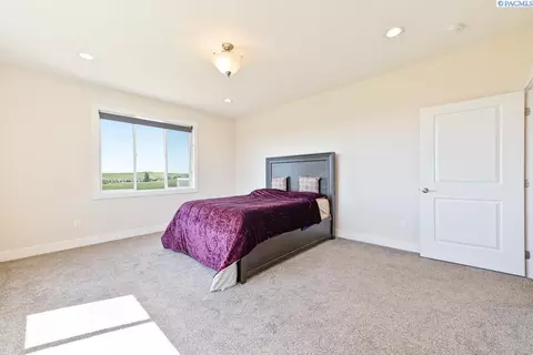 Bedroom - 1505 SW Capri Ct, Pullman, WA 99163 photo 1 of 5