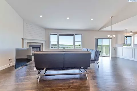 Living - 1505 SW Capri Ct, Pullman, WA 99163 photo 1 of 5