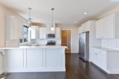Kitchen - 1505 SW Capri Ct, Pullman, WA 99163 photo 1 of 7