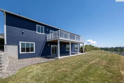 Exterior - 1505 SW Capri Ct, Pullman, WA 99163 photo 4 of 6