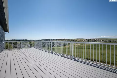 Exterior - 1505 SW Capri Ct, Pullman, WA 99163 photo 2 of 6