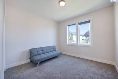 Bedroom - 1505 SW Capri Ct, Pullman, WA 99163 photo 2 of 5