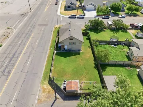 View/Area - 802 S 11th Ave, Pasco, WA 99301 photo 2 of 3