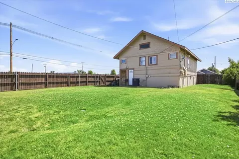 Exterior - 802 S 11th Ave, Pasco, WA 99301 photo 5 of 5