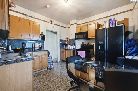 Kitchen - 802 S 11th Ave, Pasco, WA 99301 photo 1 of 3