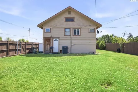 Exterior - 802 S 11th Ave, Pasco, WA 99301 photo 3 of 5
