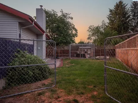 Exterior - 3011 Lindemein Ct, Pasco, WA 99301 photo 13 of 15