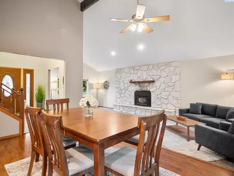 Dining - 3011 Lindemein Ct, Pasco, WA 99301 photo 1 of 3