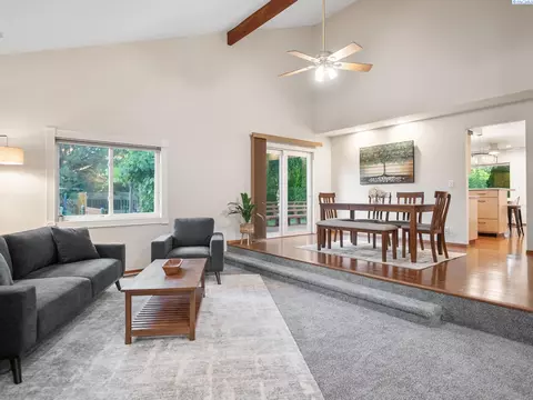 Living - 3011 Lindemein Ct, Pasco, WA 99301 photo 1 of 2