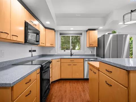 Kitchen - 3011 Lindemein Ct, Pasco, WA 99301 photo 3 of 4