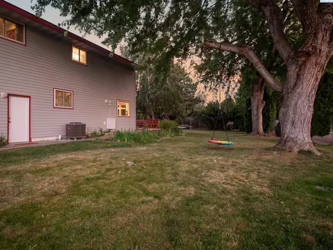 Exterior - 3011 Lindemein Ct, Pasco, WA 99301 photo 7 of 15