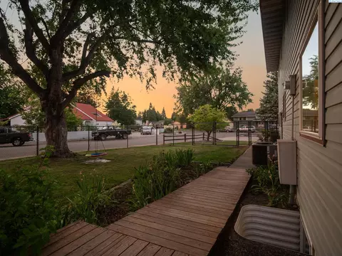 Exterior - 3011 Lindemein Ct, Pasco, WA 99301 photo 6 of 15