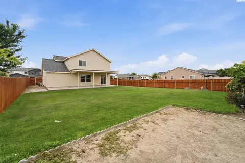 Exterior - 4515 Phoenix Ln, Pasco, WA 99301 photo 4 of 5