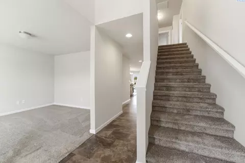 Entry Way - 4515 Phoenix Ln, Pasco, WA 99301 photo 1 of 5