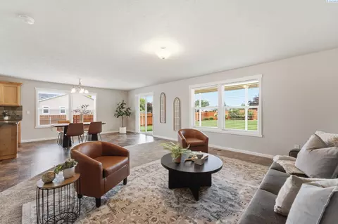 Living - 4515 Phoenix Ln, Pasco, WA 99301 photo 3 of 3
