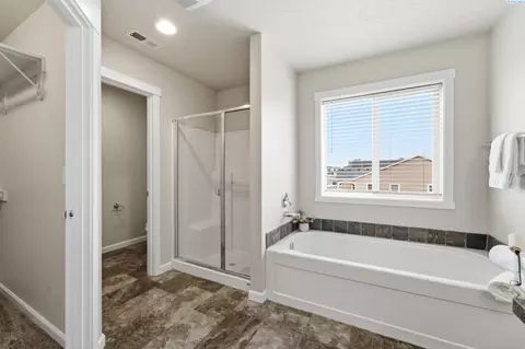 Bath - 4515 Phoenix Ln, Pasco, WA 99301 photo 3 of 4