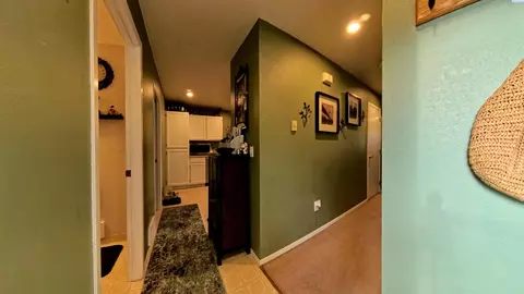 Entry Way - 287 NW Clay Ct, Pullman, WA 99163 photo 1 of 9