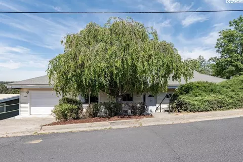1640 NE Upper Dr, Pullman, WA 99163