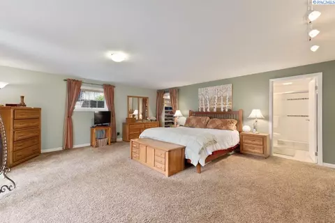 Bedroom - 135 SW Elm St, Pullman, WA 99163 photo 4 of 7