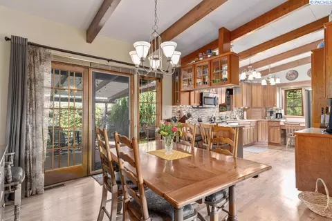 Dining - 135 SW Elm St, Pullman, WA 99163 photo 1 of 2