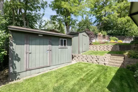 Exterior - 135 SW Elm St, Pullman, WA 99163 photo 4 of 12