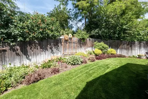 Exterior - 135 SW Elm St, Pullman, WA 99163 photo 6 of 12