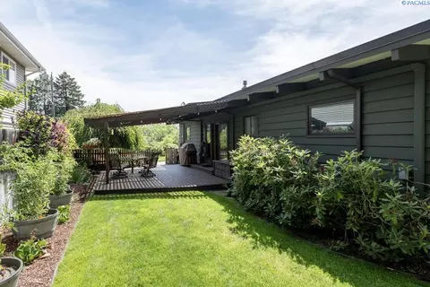 Exterior - 135 SW Elm St, Pullman, WA 99163 photo 7 of 12