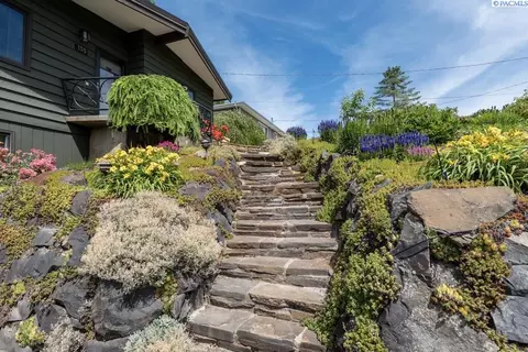 Exterior - 135 SW Elm St, Pullman, WA 99163 photo 11 of 12