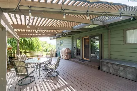 Exterior - 135 SW Elm St, Pullman, WA 99163 photo 8 of 12