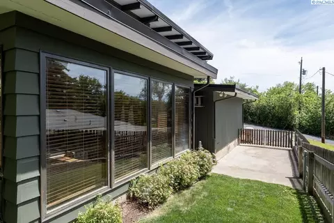 Exterior - 135 SW Elm St, Pullman, WA 99163 photo 3 of 12