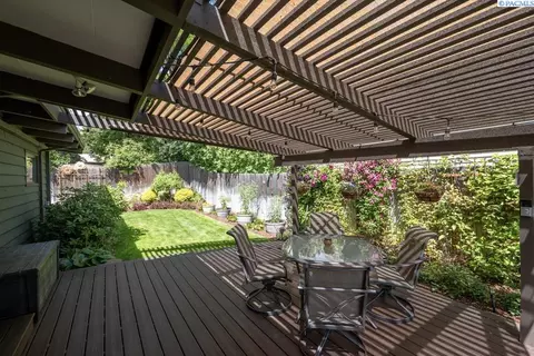 Exterior - 135 SW Elm St, Pullman, WA 99163 photo 9 of 12