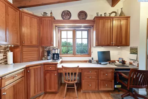 Kitchen - 135 SW Elm St, Pullman, WA 99163 photo 3 of 5