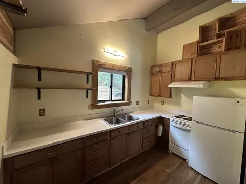 Kitchen - 419 E Upper A St, Colfax, WA 99111 photo 4 of 4