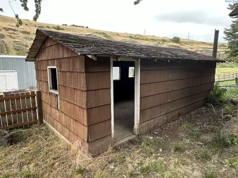 Exterior - 419 E Upper A St, Colfax, WA 99111 photo 11 of 13