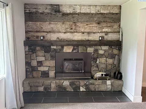 Living - 419 E Upper A St, Colfax, WA 99111 photo 2 of 2