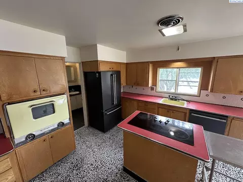 Kitchen - 419 E Upper A St, Colfax, WA 99111 photo 1 of 4