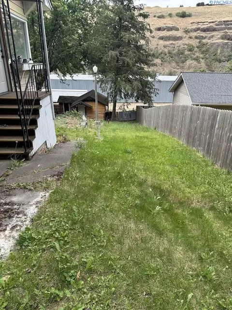 Exterior - 419 E Upper A St, Colfax, WA 99111 photo 5 of 13