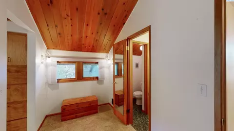 Entry Way - 2250 S Grand Ave, Pullman, WA 99163 photo 4 of 5