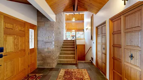 Entry Way - 2250 S Grand Ave, Pullman, WA 99163 photo 1 of 5