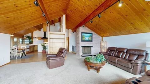 Living - 2250 S Grand Ave, Pullman, WA 99163 photo 2 of 5