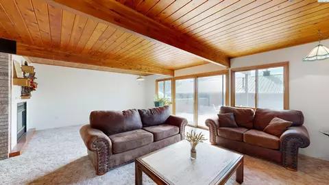 Living - 2250 S Grand Ave, Pullman, WA 99163 photo 3 of 5
