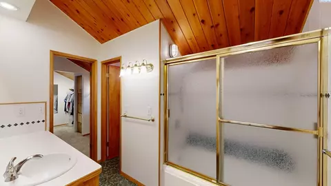 Bath - 2250 S Grand Ave, Pullman, WA 99163 photo 2 of 4