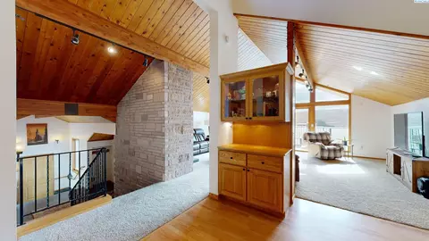 Entry Way - 2250 S Grand Ave, Pullman, WA 99163 photo 2 of 5