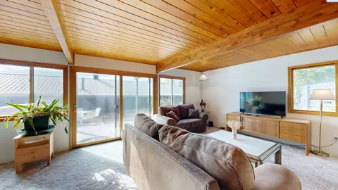 Living - 2250 S Grand Ave, Pullman, WA 99163 photo 4 of 5