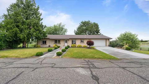 4911 W Livingston Rd, Pasco, WA 99301