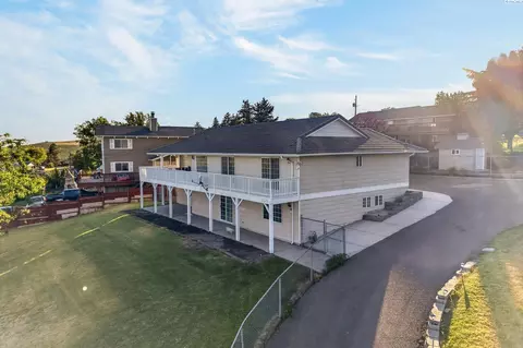934 W Riverside Ave, Sunnyside, WA 98944