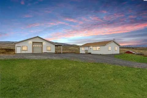 256 Wenas View Dr, Selah, WA 98942