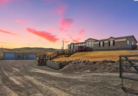 271 Paint Horse Rd, Yakima, WA 98901