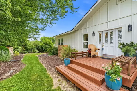 12801 N Pioneer Rd, Prosser, WA 99350